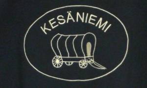 Kesäniemi -hupparin selkään.